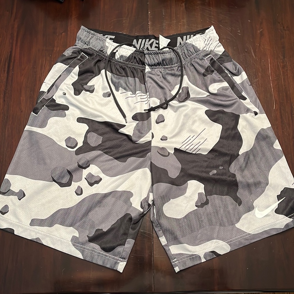 Mens NIKE Dri-Fit Camo Shorts Size:M